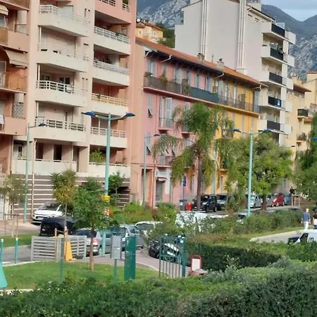 Lumineux Avec Parking Proche Monaco, Nice, Et Gare Μεντόν