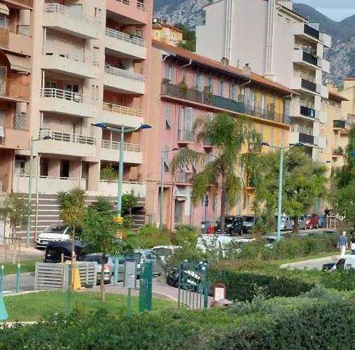 Lumineux Avec Parking Proche Monaco, Nice, Et Gare Μεντόν